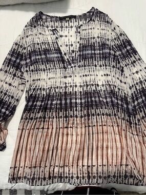 Rose & Olive Black, White & Peach Ombre Tie-Dye V-Neck Tunic